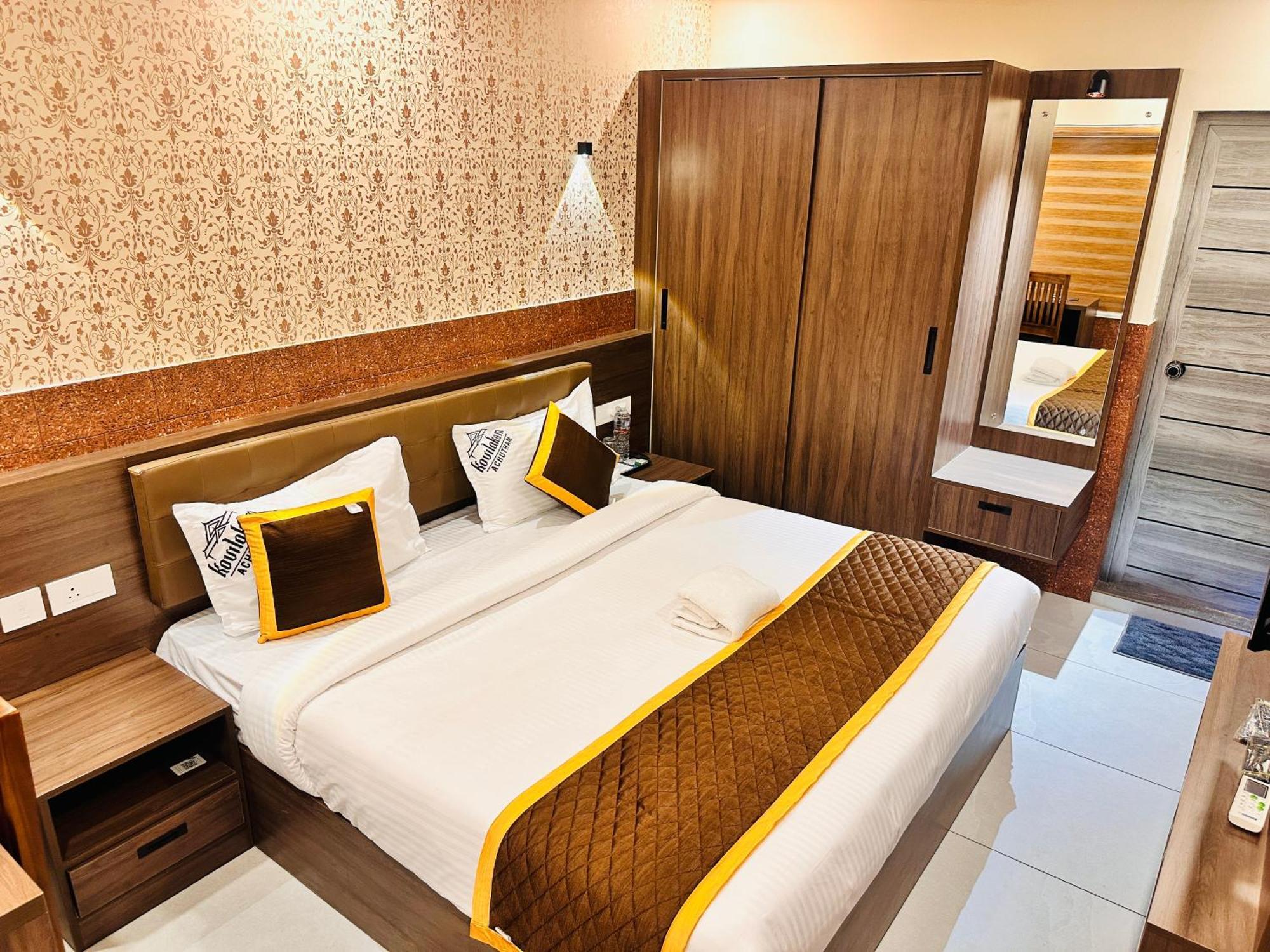 Kovilakam Achutham Guruvayur Bagian luar foto
