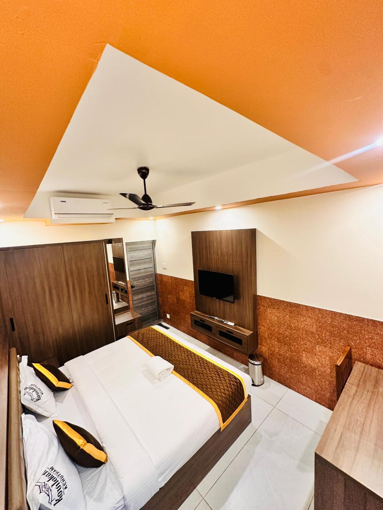 Kovilakam Achutham Guruvayur Bagian luar foto