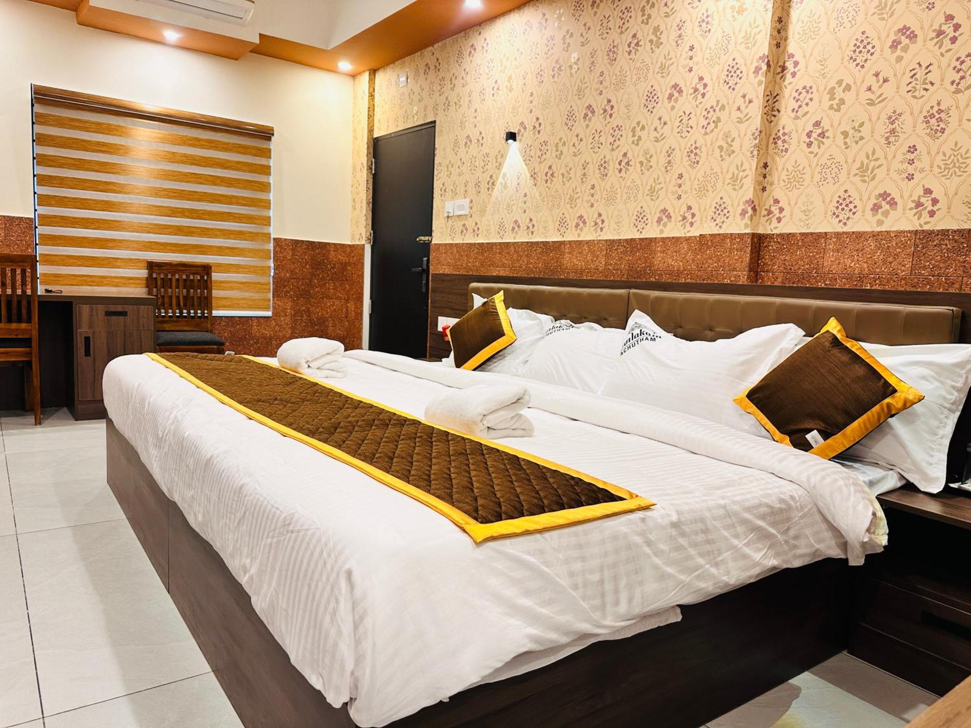 Kovilakam Achutham Guruvayur Bagian luar foto